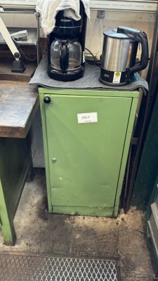 1 Metallwerkzeugschrank, niedrig
